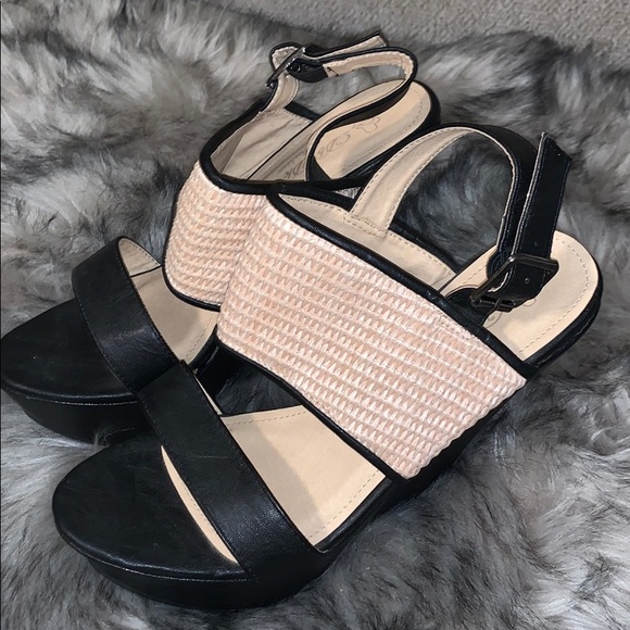 Black & Tan Wedges - Picture 8 of 9